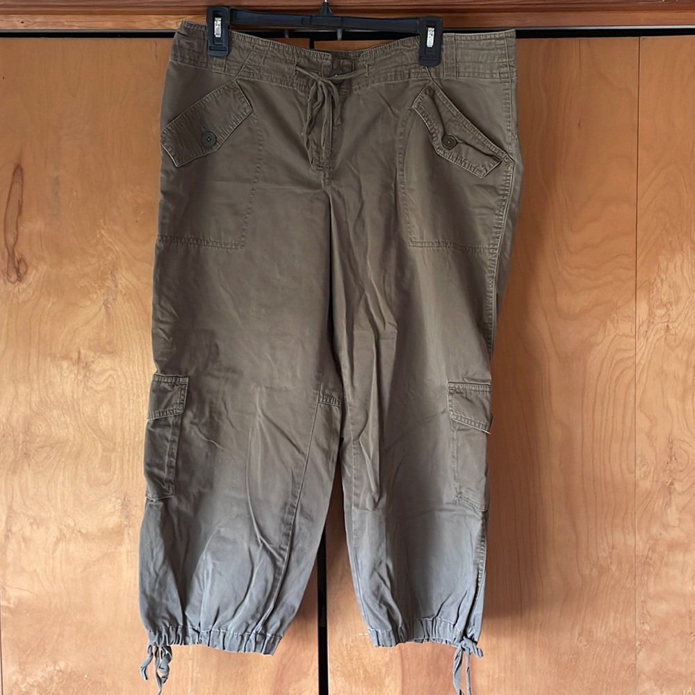 LOFT Marisa cargo capris, size 14